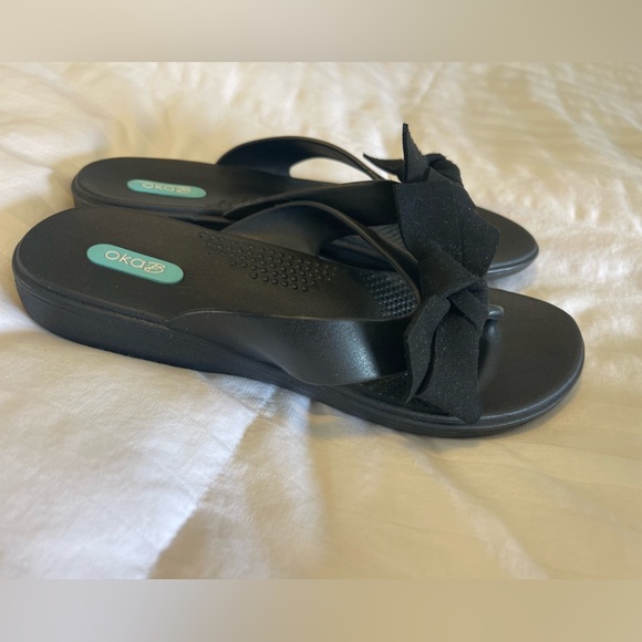 Oka-B Women's Kira Bow Flip Flops - Picture 6 of 8